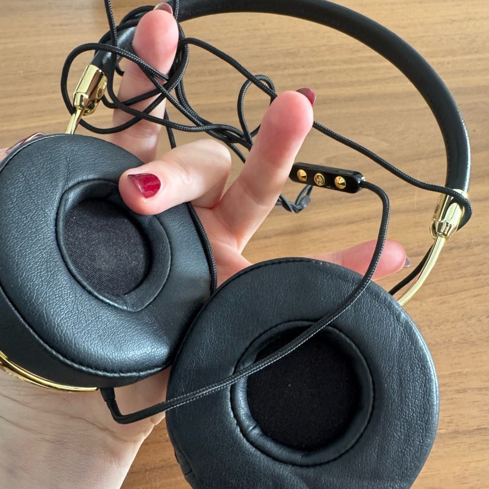FRENDS Headphones - Picture 3 of 4